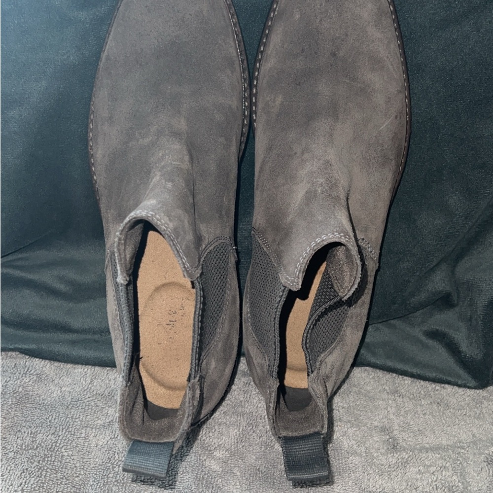 Men's grey Suede Clarks Chelsea Boots